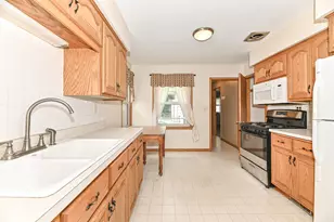 2425 S 63rd St, West Allis, WI 53219 - Photo 9