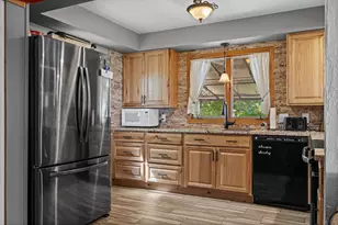 407 Long Coulee Rd, Holmen, WI 54636 - Photo 11