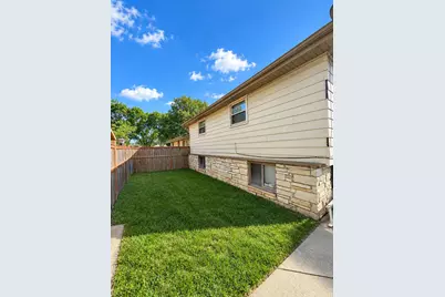 8706 W Courtland Ave, Milwaukee, WI 53225 - Photo 7