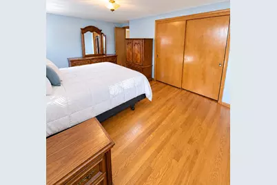 8706 W Courtland Ave, Milwaukee, WI 53225 - Photo 17