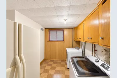 8706 W Courtland Ave, Milwaukee, WI 53225 - Photo 25