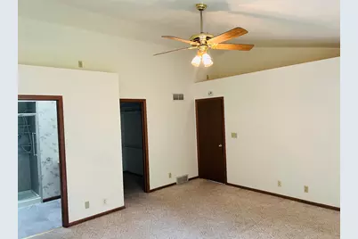 8815 S Castle Ct, Franklin, WI 53132 - Photo 19