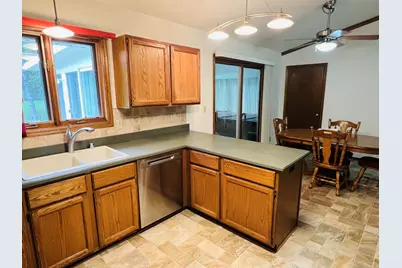 8815 S Castle Ct, Franklin, WI 53132 - Photo 11