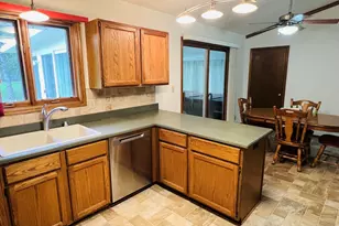 8815 S Castle Ct, Franklin, WI 53132 - Photo 11