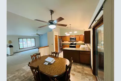 8815 S Castle Ct, Franklin, WI 53132 - Photo 9