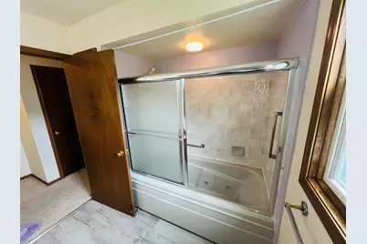 8815 S Castle Ct, Franklin, WI 53132 - Photo 29