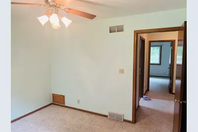 8815 S Castle Ct, Franklin, WI 53132 - Photo 25