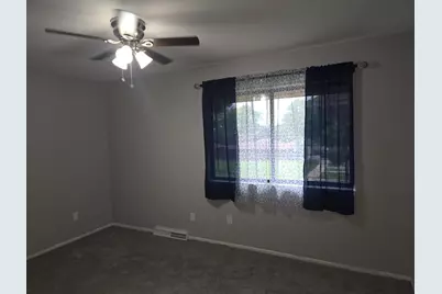 6248 W Port Ave, Milwaukee, WI 53223 - Photo 9