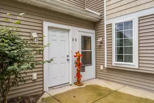 752 Bridlewood Dr, Hartford, WI 53027 - Photo 1
