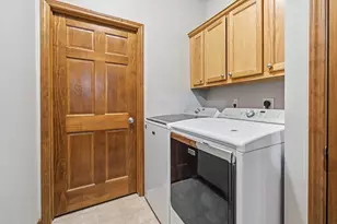 752 Bridlewood Dr, Hartford, WI 53027 - Photo 15