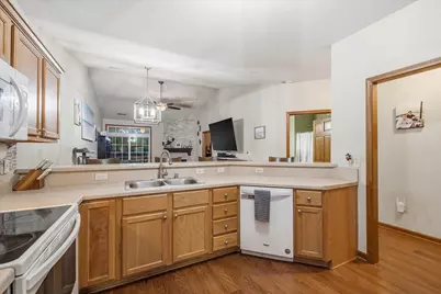 752  Bridlewood Dr #2202D, Hartford, WI 53027 - Photo 9