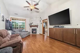 752 Bridlewood Dr, Hartford, WI 53027 - Photo 11