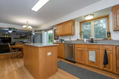 843  Prairie View Dr, Racine, WI 53105 - Photo 9