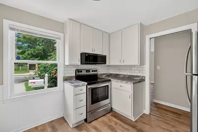 3618 N 94th St, Milwaukee, WI 53222 - Photo 9