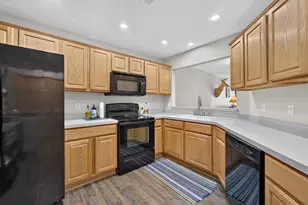 850 Evergreen Dr, Hartford, WI 53027 - Photo 5
