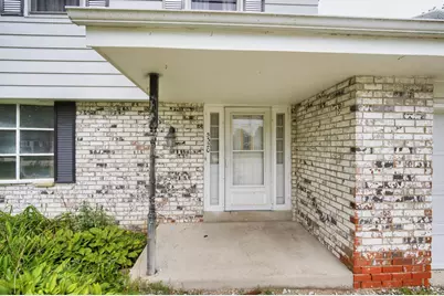 5320 S Tuckaway Dr, Greenfield, WI 53221 - Photo 3