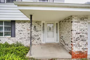 5320 S Tuckaway Dr, Greenfield, WI 53221 - Photo 3
