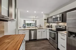 2525 S Shore Dr, Milwaukee, WI 53207 - Photo 9