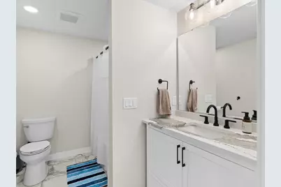 929 N 24th St, Manitowoc, WI 54220 - Photo 13