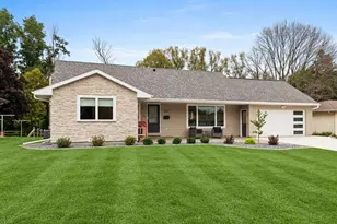 929 N 24th St, Manitowoc, WI 54220 - Photo 1