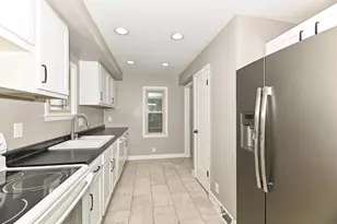 1018 E Wilbur Ave, Milwaukee, WI 53207 - Photo 9