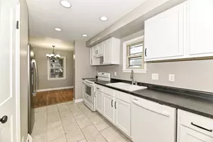1018 E Wilbur Ave, Milwaukee, WI 53207 - Photo 11