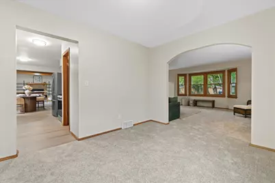 732 S 96th St, West Allis, WI 53214 - Photo 9
