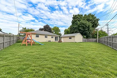 1350  Santa Monica Cir, Waukesha, WI 53186 - Photo 21