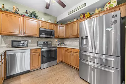 W197N17128  Stonewall Dr, Jackson, WI 53037 - Photo 7