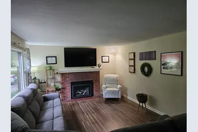 11904 W Oakwood Dr, Franklin, WI 53132 - Photo 5