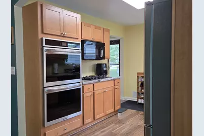 11904 W Oakwood Dr, Franklin, WI 53132 - Photo 9