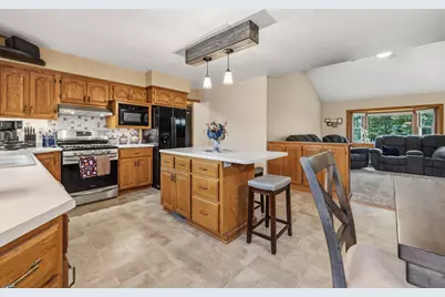5845 N 119th St, Milwaukee, WI 53225 - Photo 7