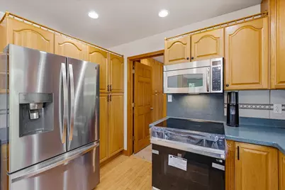 1582  Edgewater Ct, Grafton, WI 53024 - Photo 5