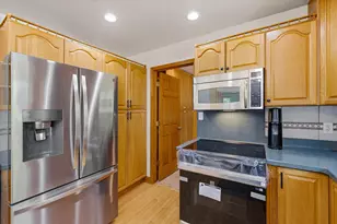 1582 Edgewater Ct, Grafton, WI 53024 - Photo 5