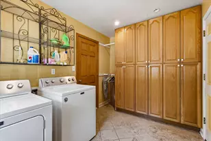 1582 Edgewater Ct, Grafton, WI 53024 - Photo 9