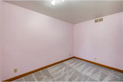 1582  Edgewater Ct, Grafton, WI 53024 - Photo 15