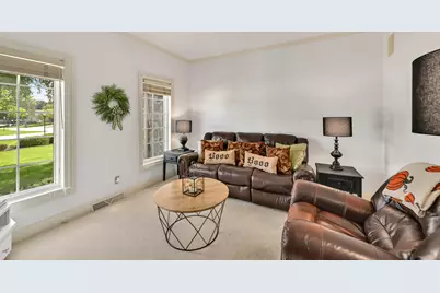 2636 W Lake Forest Ct, Mequon, WI 53092 - Photo 15