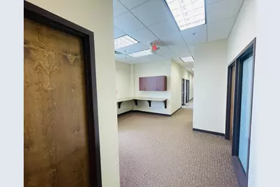 10521 W Layton Ave, Greenfield, WI 53228 - Photo 5