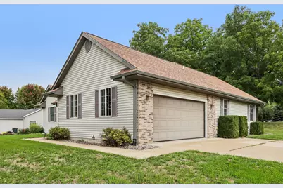 1110  Gruennert Ct, Jefferson, WI 53549 - Photo 3