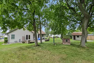 1110 Gruennert Ct, Jefferson, WI 53549 - Photo 45