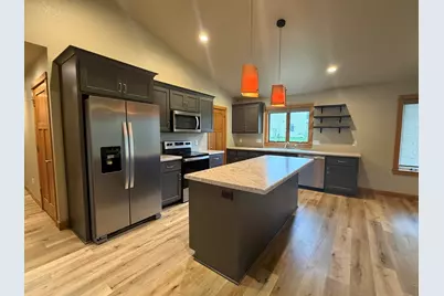 4023  Spring Ct, Sheboygan, WI 53083 - Photo 3