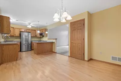686  Stoney Creek Ct #2, West Bend, WI 53095 - Photo 9