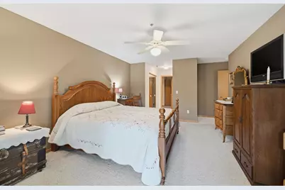3109 S Toldt Pkwy, West Allis, WI 53227 - Photo 9