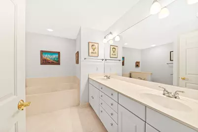10820 N Essex Dr, Mequon, WI 53092 - Photo 17