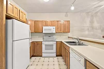 2183  Pine Ridge Ct #G, Grafton, WI 53024 - Photo 3