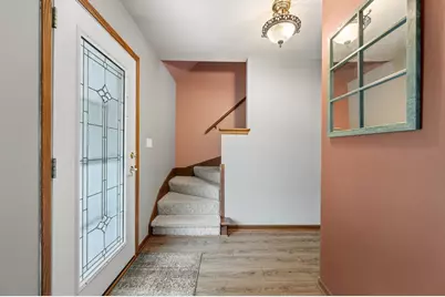1324 W Paradise Ct, Glendale, WI 53209 - Photo 5