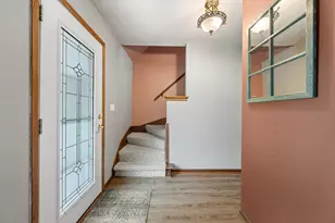 1324 W Paradise Ct, Glendale, WI 53209 - Photo 5