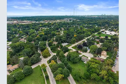 1324 W Paradise Ct, Glendale, WI 53209 - Photo 47