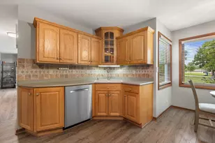 1324 W Paradise Ct, Glendale, WI 53209 - Photo 15
