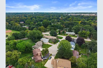 1324 W Paradise Ct, Glendale, WI 53209 - Photo 45